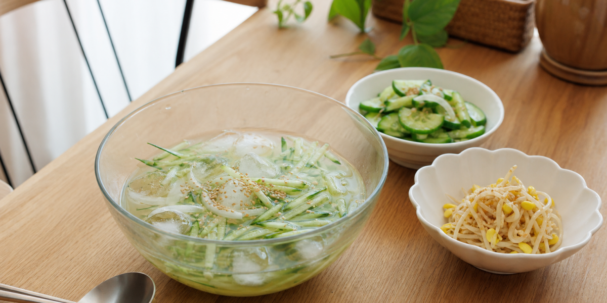차갑게 낸 오이냉국과 여름 반찬